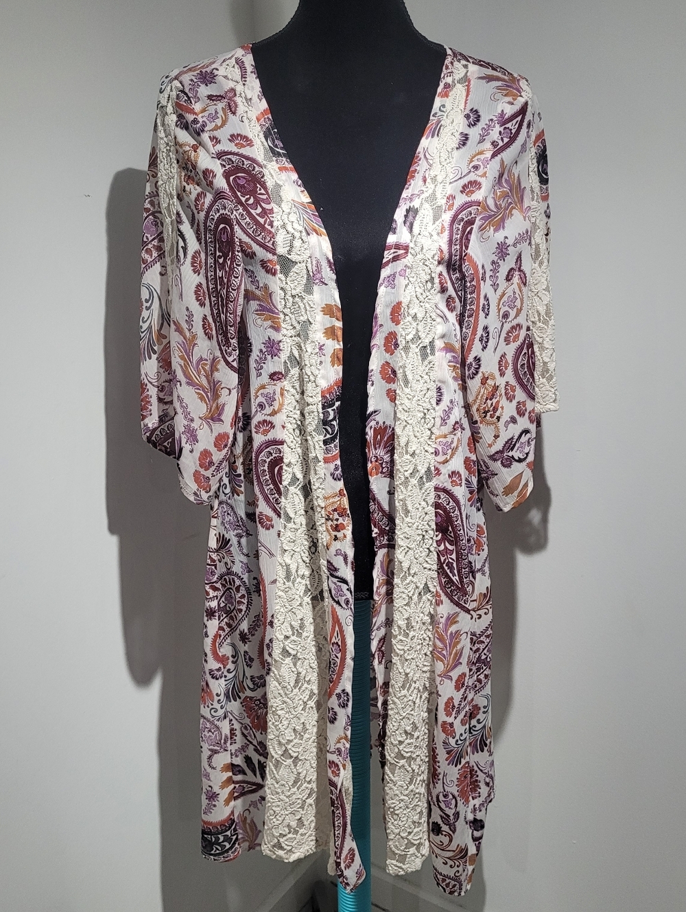 American Eagle Women's Paisley Print Lace Trim Boho Kimono Medium Cream Multi